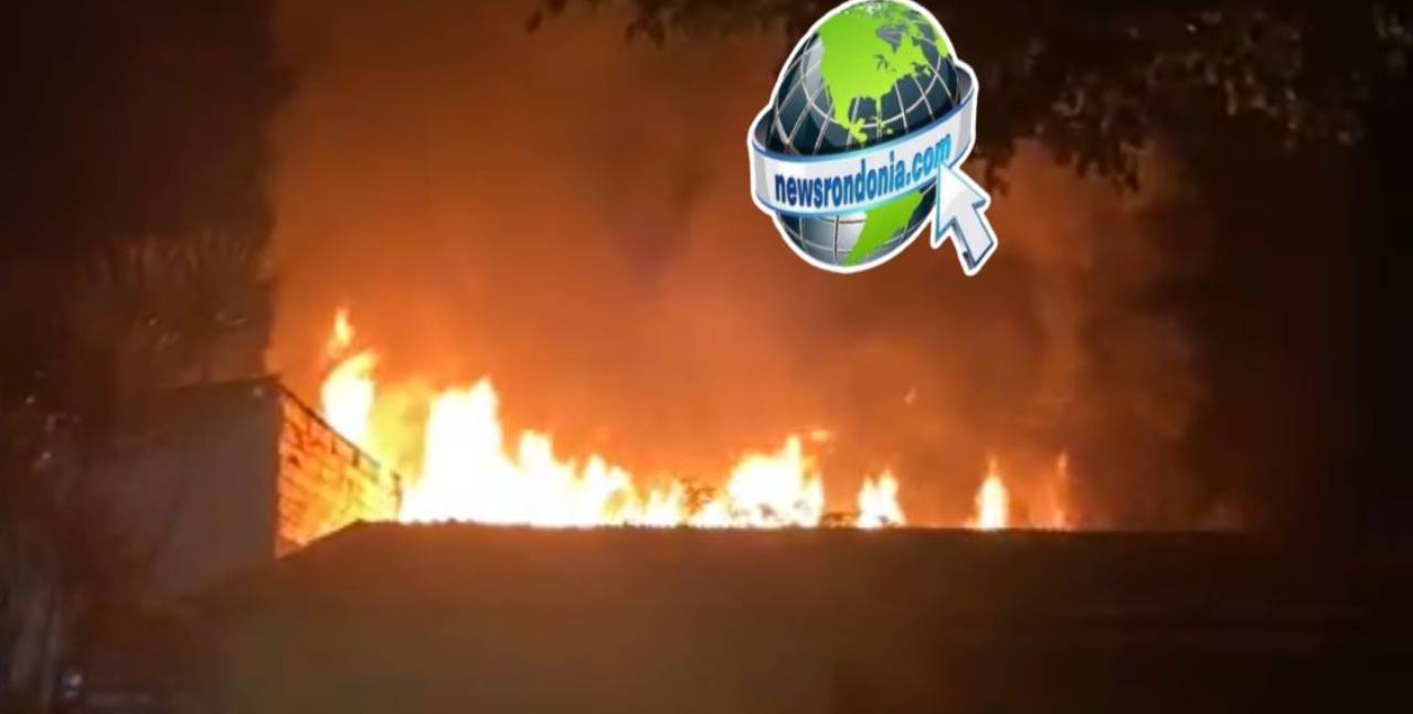 Casa é destruída por incêndio na zona leste - News Rondônia