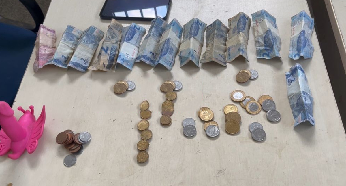 PM prende suspeitos de tráfico de drogas no Bairro Primavera