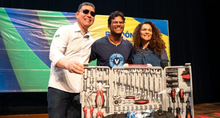 Governador Marcos Rocha e secretária Luana Rocha impulsionam incentivo com entrega de cerca de 500 kits do programa Vencer