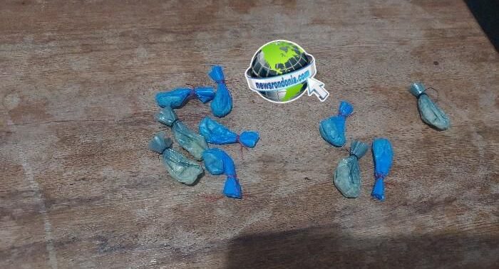 Traficante é preso vendendo drogas em frente de boca de fumo