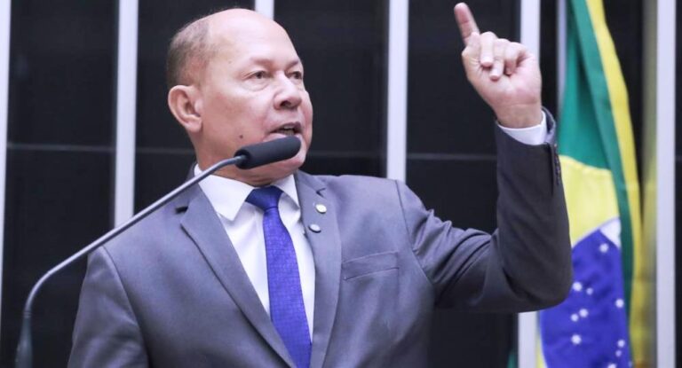 Deputado Coronel Chrisóstomo propõe lei para proteger símbolos religiosos cristãos