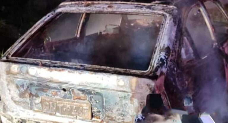 Preso com queimadura na perna, rapaz é suspeito de ajudar a incinerar carro com homem no porta-malas, em Vilhena