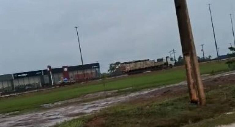 Agentes da PRF abordam caminhão e apreendem mais de 100 kg de cocaína