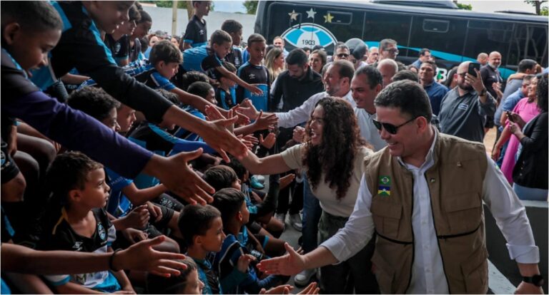 Governador Marcos Rocha e a secretária da Seas Luana Rocha participam da abertura do ano letivo em Vilhena - News Rondônia