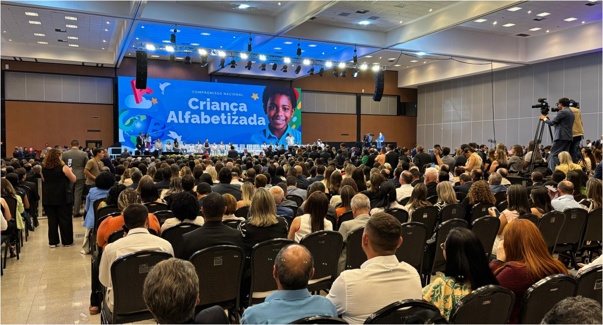 Prefeitos de Rondônia participam do evento nacional pela alfabetização infantil em Brasília