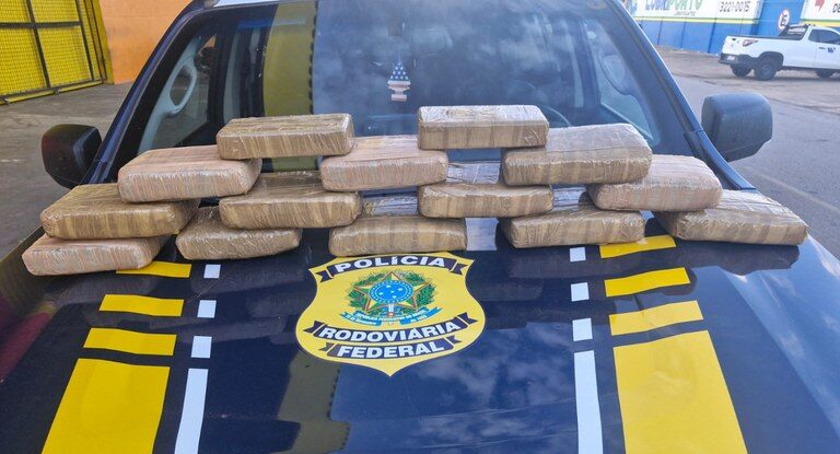 Em Porto Velho, PRF prende passageira de táxi transportando drogas