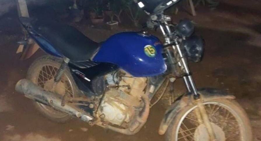 Dois jovens são presos suspeitos de assaltarem posto de combustíveis