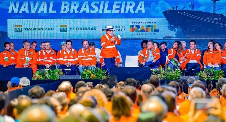 "A Petrobras é do Brasil", diz Lula, durante cerimônia de renovação da frota naval da estatal
