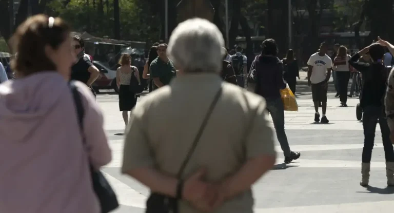 Estudo revela alta letalidade do vírus sincicial respiratório em idosos e alerta para aumento de hospitalizações e necessidade de vacinação