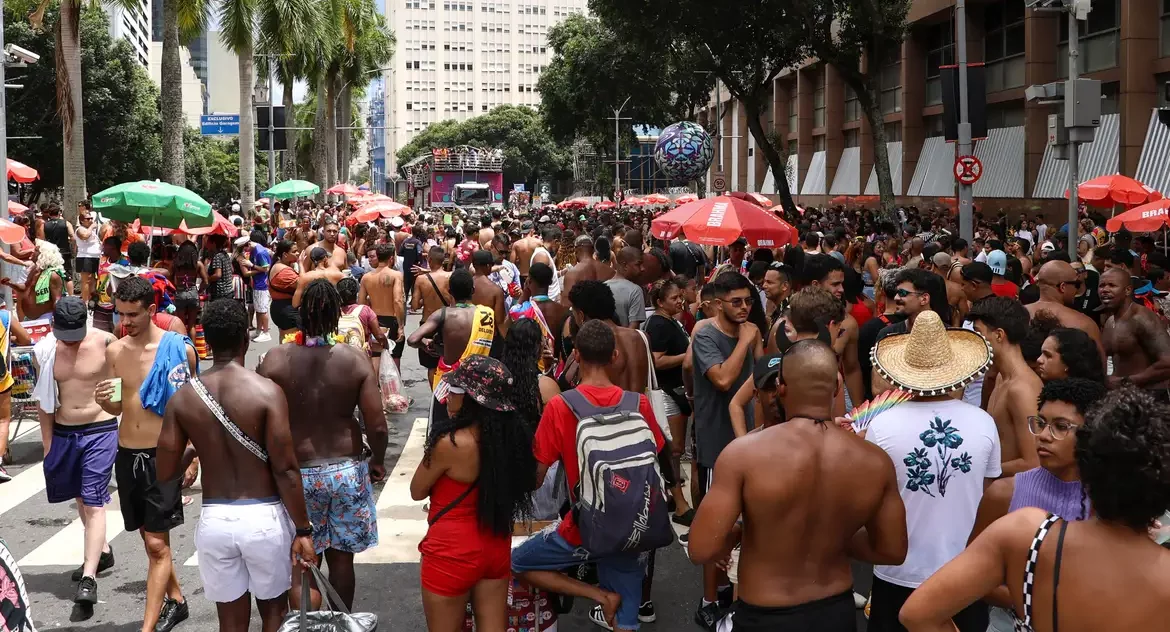 Especialistas recomendam "etiqueta respiratória" após carnaval