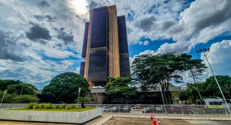 Mercado financeiro projeta inflação de 5,68% em 2025