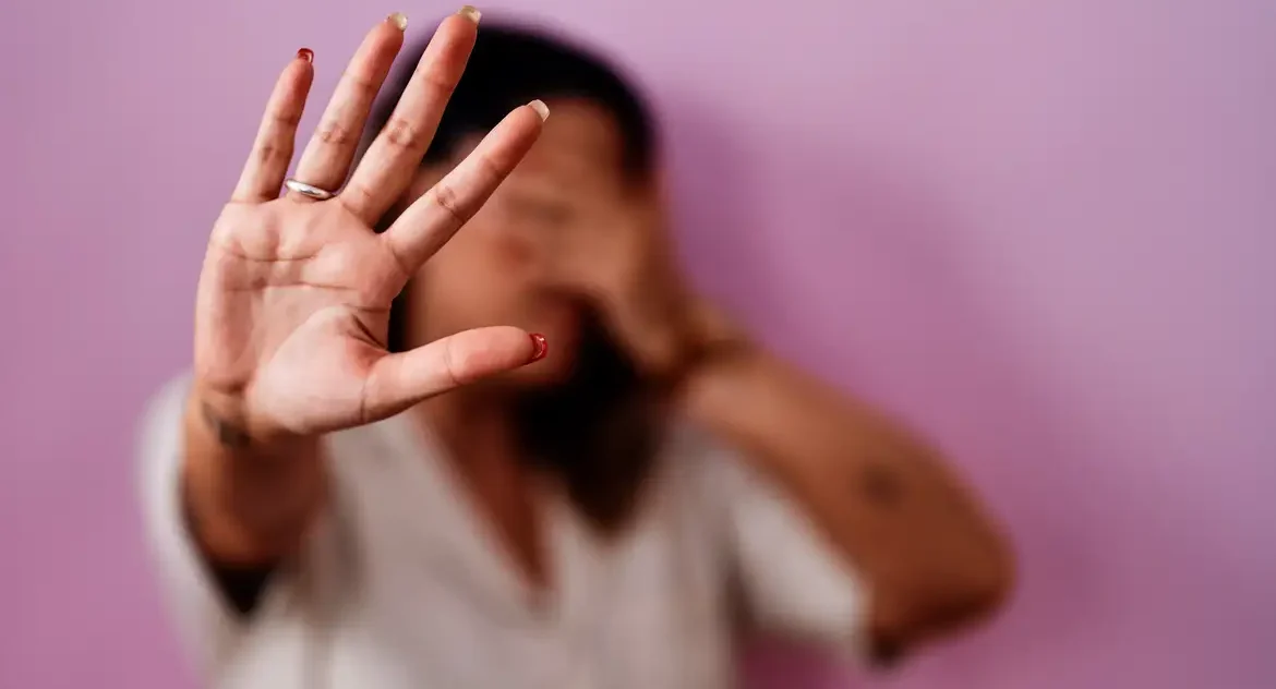 Nove em cada dez agressões contra mulher foram presenciadas por alguém