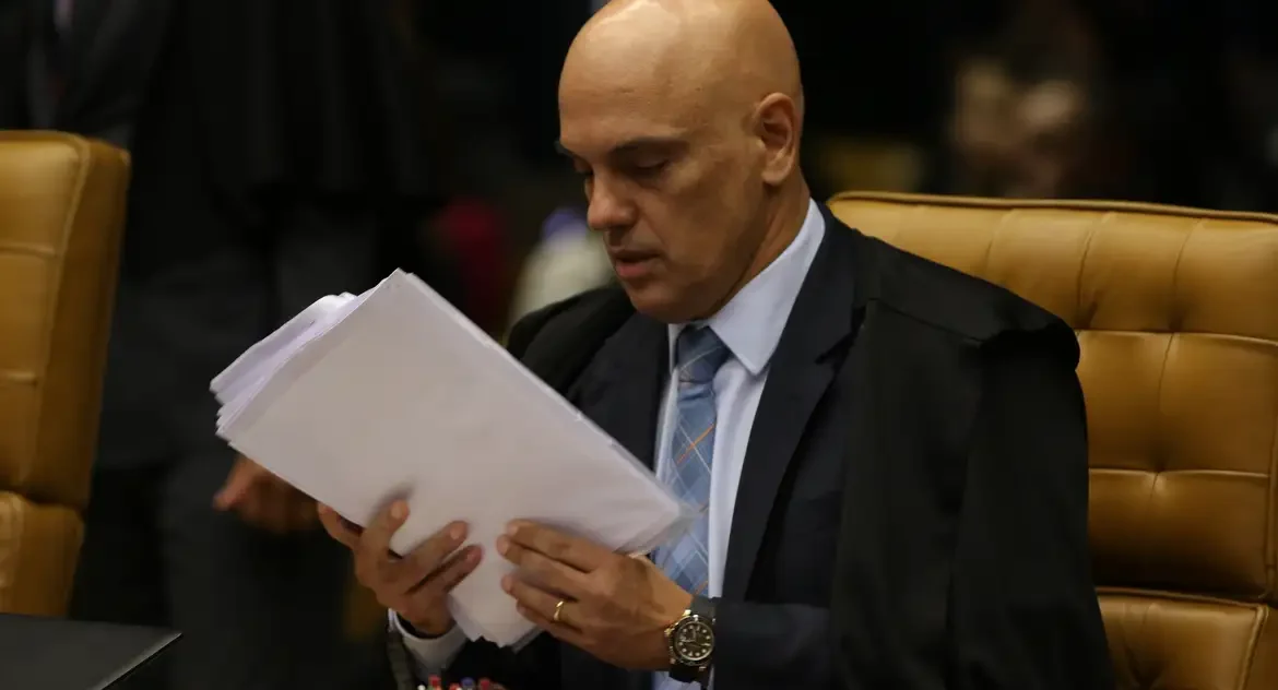 Moraes libera para julgamento denúncia contra Bolsonaro e outros sete