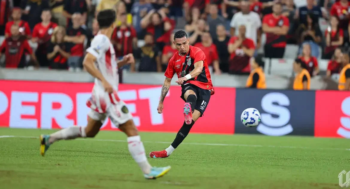 Athletico-PR derrota o Guarany de Bagé e avança na Copa do Brasil