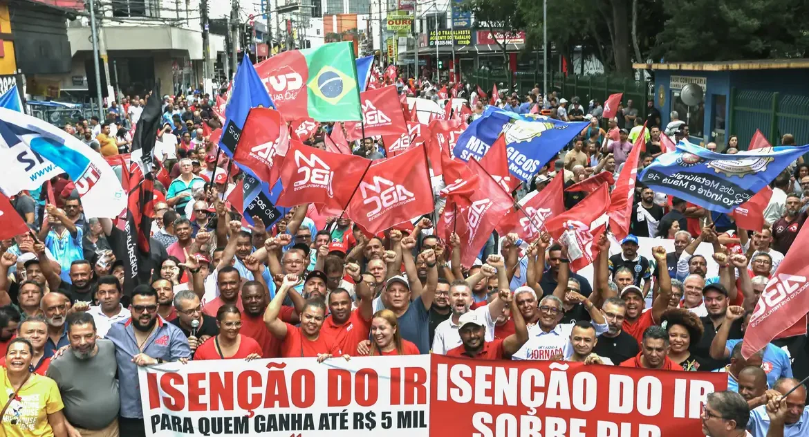 Protesto de metalúrgicos defende isenção de IR e redução de jornada