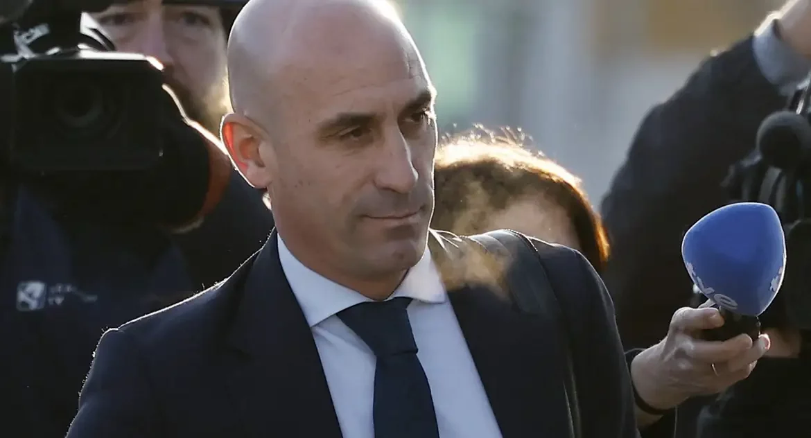 Promotora da Espanha pede novo julgamento de Rubiales por assédio