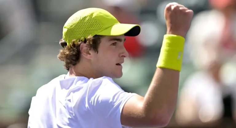 João Fonseca se recupera e vence na estreia em Indian Wells