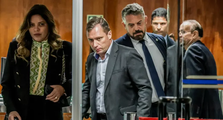 Cid pede absolvição sumária e diz ao STF que cumpria dever legal