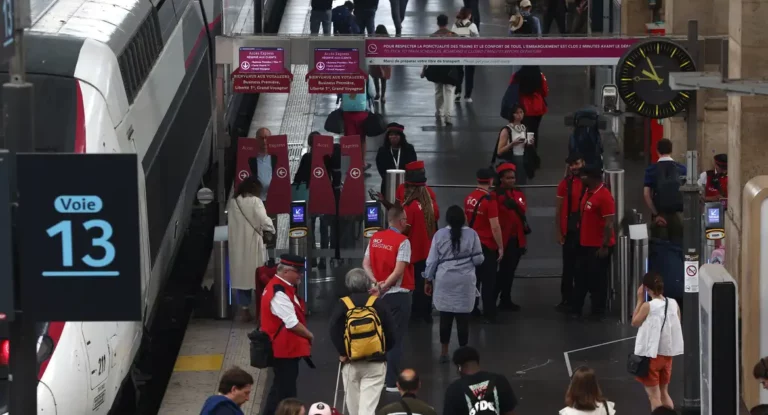 Bomba não detonada da 2ª Guerra é achada perto de estação em Paris