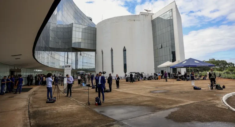 STF decide hoje se Bolsonaro e mais sete acusados por tentativa de golpe se tornarão réus