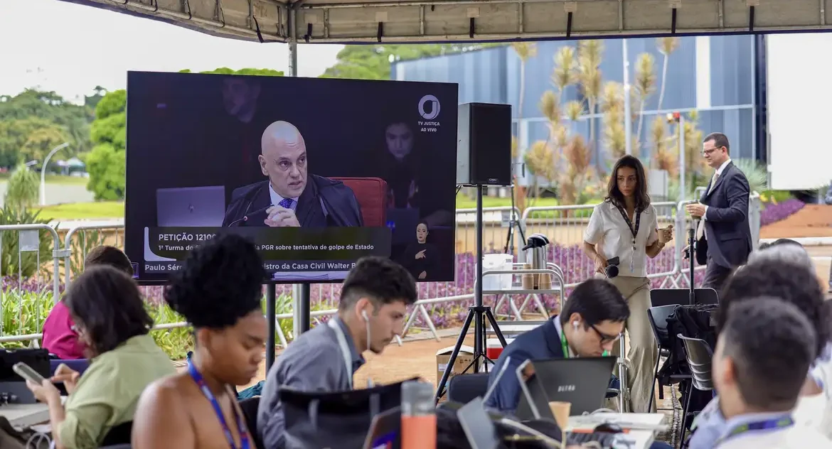 STF julga denúncia contra Bolsonaro e aliados por tentativa de golpe e decidirá se acusados se tornam réus