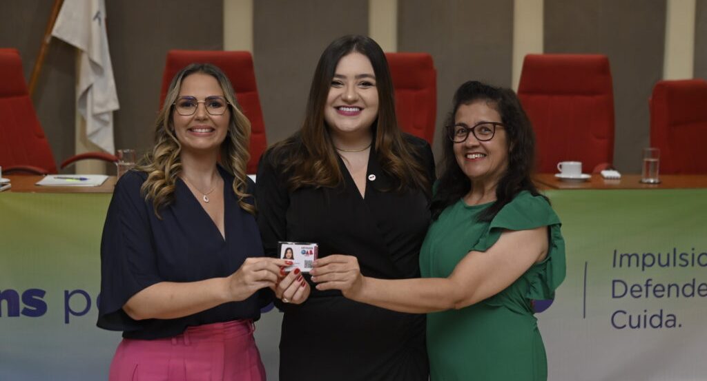 Larissa Andrade conquista credencial da OAB e inicia jornada na advocacia