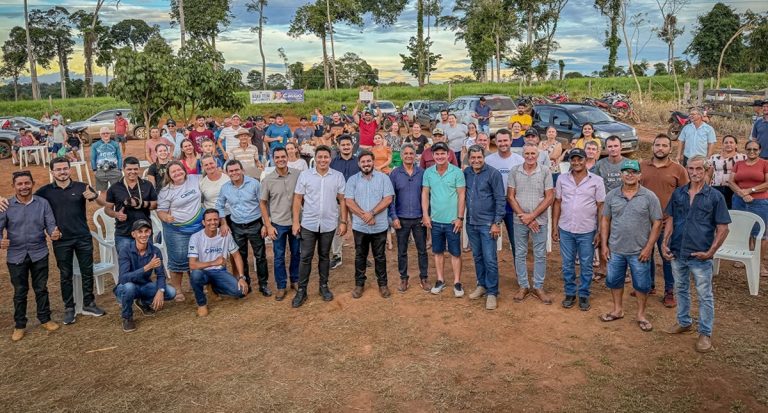 Deputado Cássio Gois entrega máquina recolhedora de café em Cacoal - News Rondônia