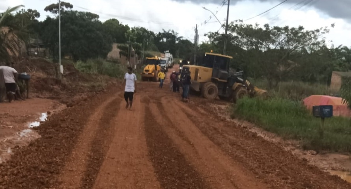 Prefeitura de Porto Velho realiza drenagem e limpeza para solucionar alagamentos na rua Amsterdã - News Rondônia