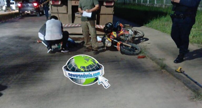Mototaxista morre após bater em traseira de carreta estacionada