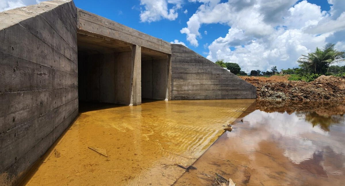 Troca da ponte de madeira por galeria de concreto melhora a segurança e trafegabilidade na RO-135