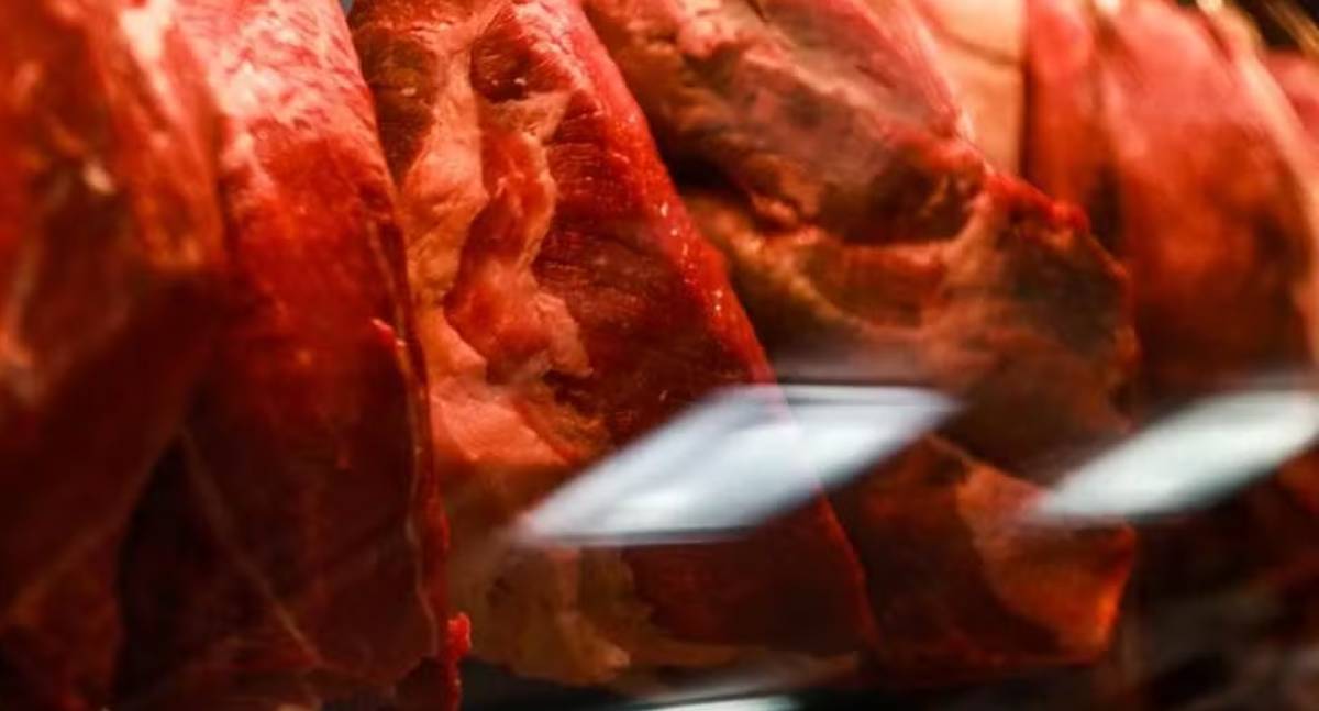 China suspende temporariamente compras de carne bovina de três frigoríficos do Brasil