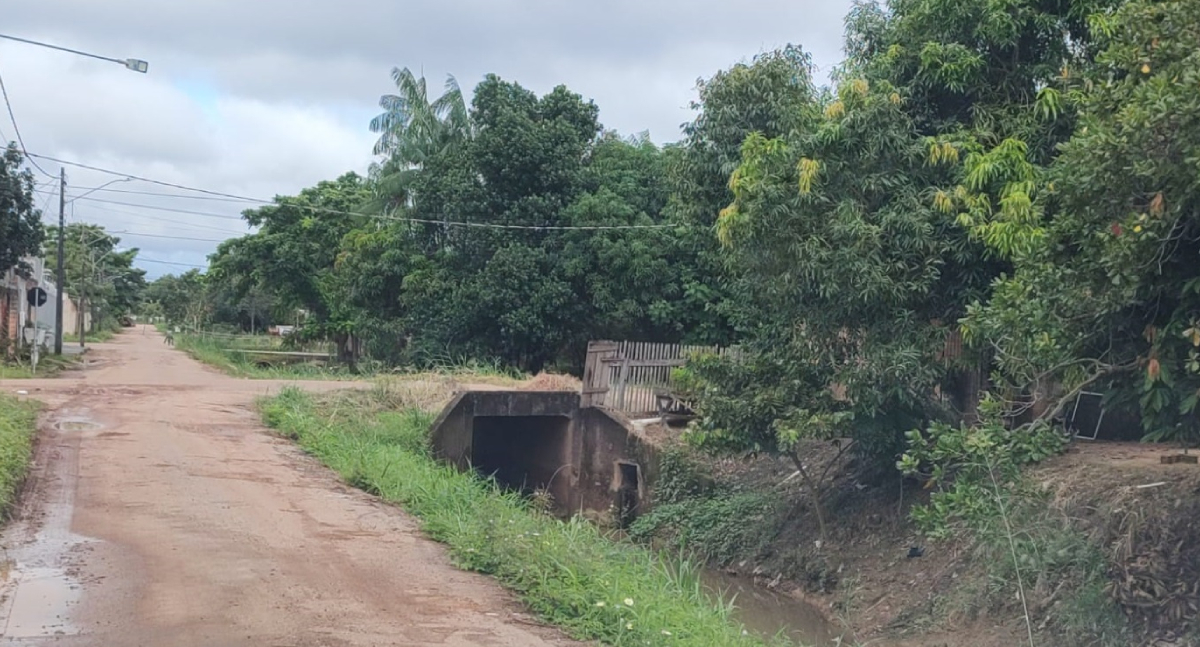 Canal no bairro Três Marias passa por limpeza após descarte irregular de resíduos - News Rondônia