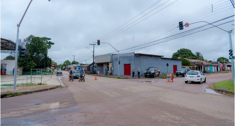 Semáforo entre as avenidas Rio de Janeiro e Mané Garrincha entra em operação nesta quarta-feira (26) - News Rondônia