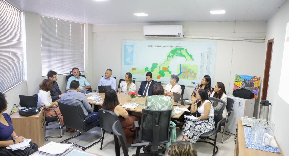 Prefeito Léo Moraes marca presença na 1ª reunião do Comitê Gestor do Proalfa com a rede municipal de ensino - News Rondônia