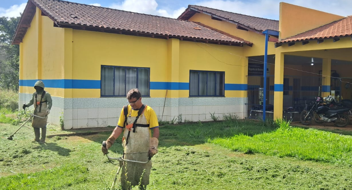 Prefeitura realiza limpeza programada em escolas rurais da capital - News Rondônia