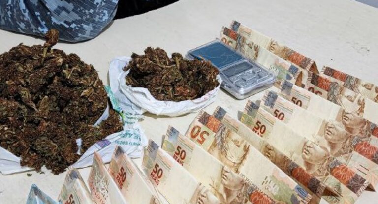 Mulher é presa em flagrante por tráfico de drogas