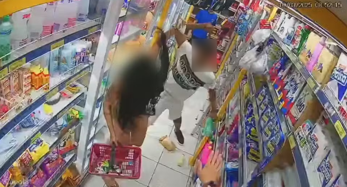 Homem é preso após agredir namorada com socos em mercado