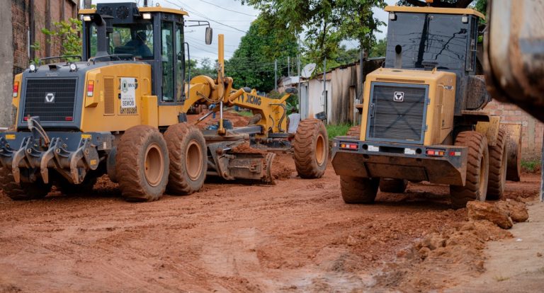 Prefeitura atende à população e realiza limpeza e encascalhamento no Três Marias