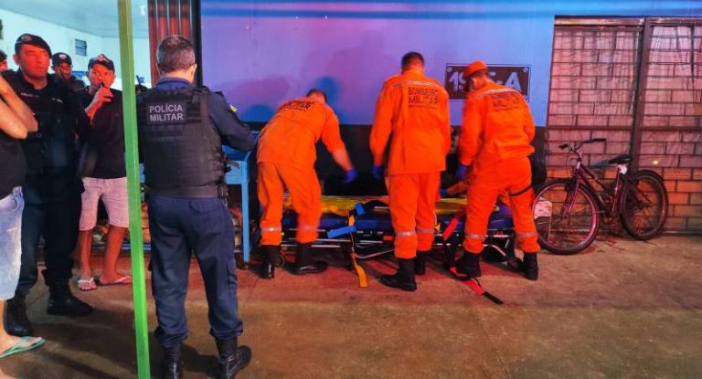 Rapaz é resgatado por Bombeiros após discutir com outro e ser esfaqueado