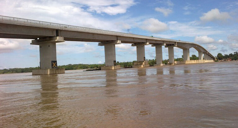 Ponte sobre o Rio Madeira na BR-319/RO/AM segue segura após colisão de embarcação - News Rondônia