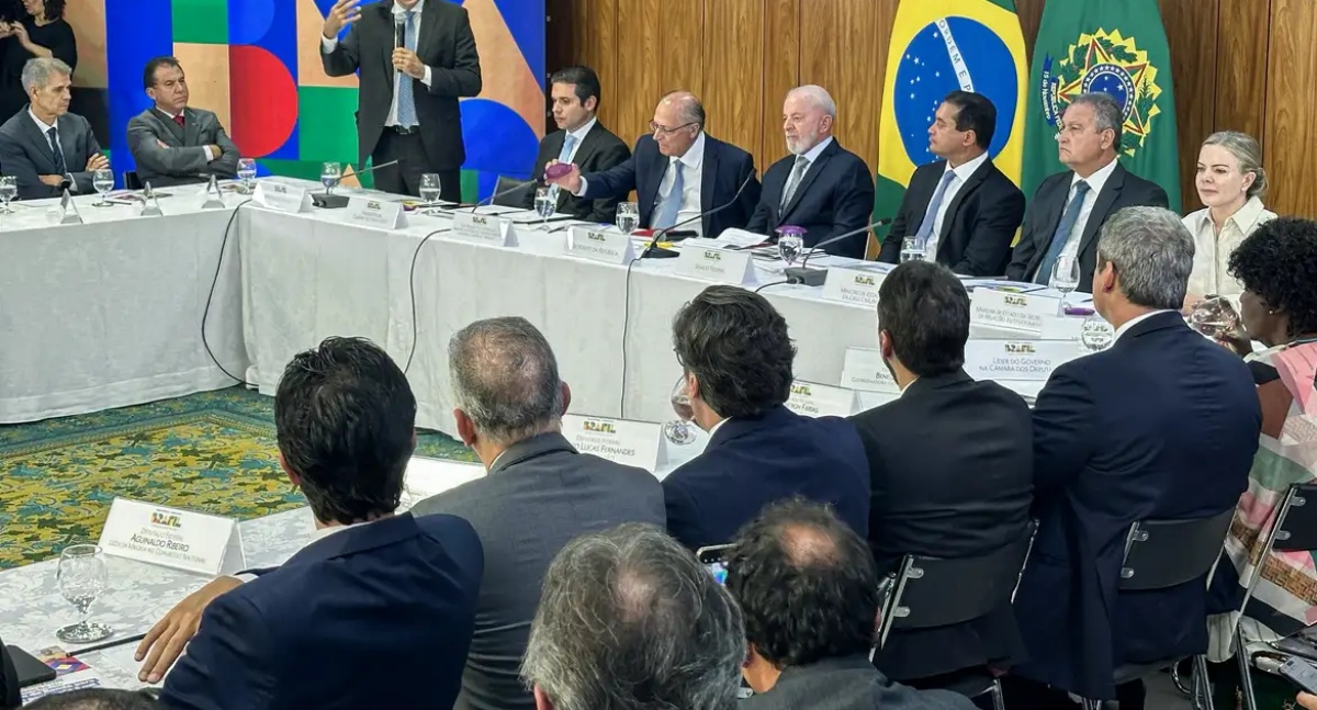 Lula Envia Projeto de Lei para Isentar IR de Quem Ganha até R$ 5 Mil