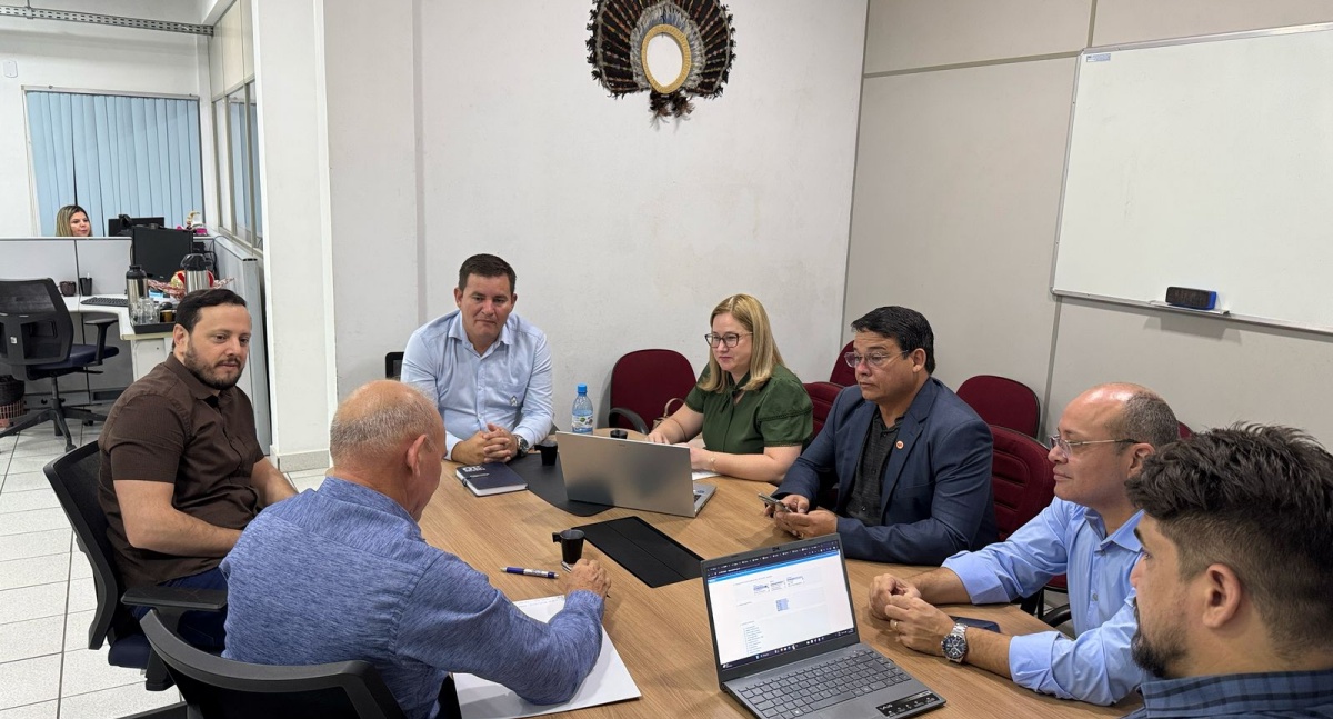 Presidente do COSEMS-RO reúne parlamentares, prefeitos e técnicos para debater desafios da saúde nos 52 municípios de Rondônia