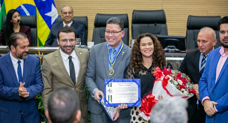 Governador Marcos Rocha recebe medalha de mérito cultural do deputado Ribeiro do Sinpol