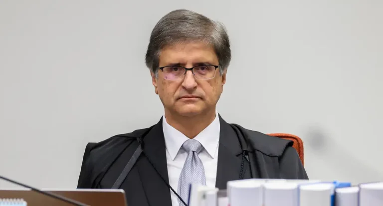 PGR defende prisão domiciliar para acusada de atos golpistas de 8 de janeiro, mãe de dois menores