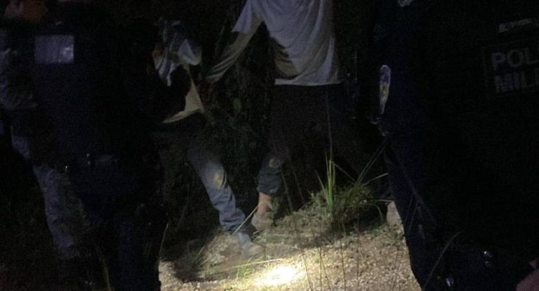 Após furtarem R$ 300 mil em fiações, suspeitos são presos ao invadir indústria usando uniformes da empresa