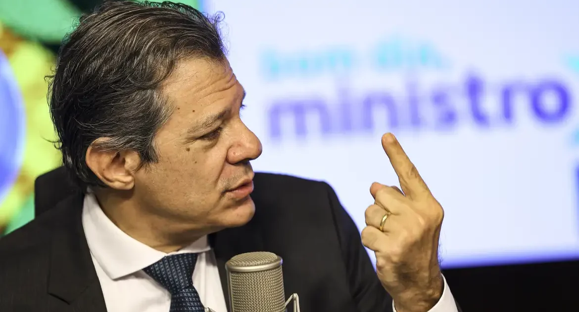 Haddad prevê aprovação de isenção do Imposto de Renda para quem ganha até R$ 5 mil e debate sobre compensação no Congresso