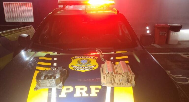 Homem é preso pela PRF com módulo de caminhão furtado e outros equipamentos sem nota
