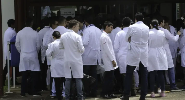 Revalida 2024: aprovados devem indicar universidades para revalidação