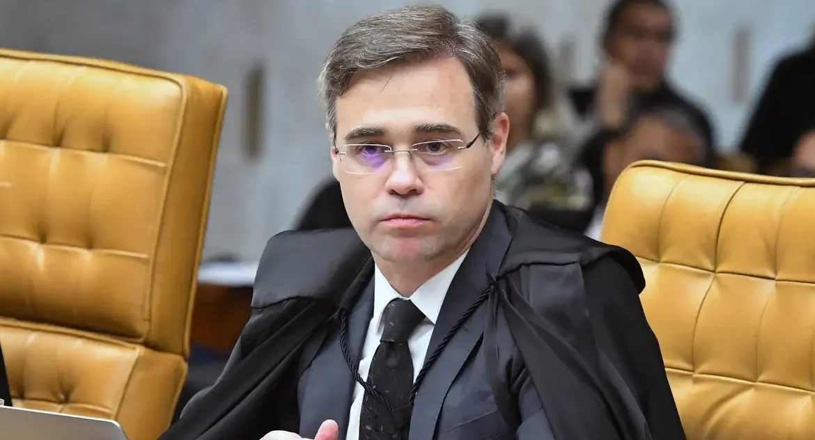 STF rejeita pedidos para afastar Moraes e Dino de julgamento sobre trama golpista, com placar de 9 a 1