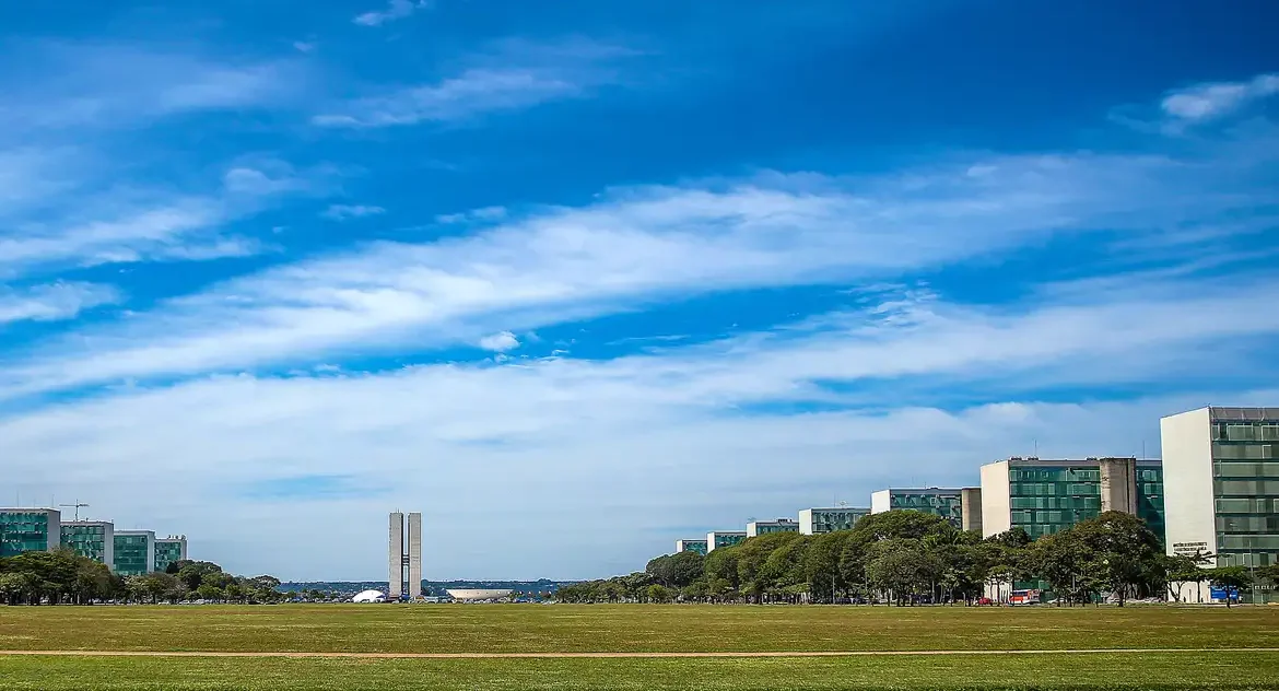 Comissão Mista de Orçamento aprova relatório final do Orçamento de 2025, que prevê superávit de R$ 15 bilhões e R$ 50 bilhões em emendas parlamentares